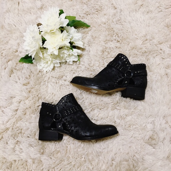 Vince Camuto Shoes - Vince Camuto leather ankle boot